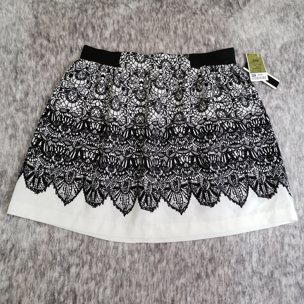 A. Byer black & white skirt